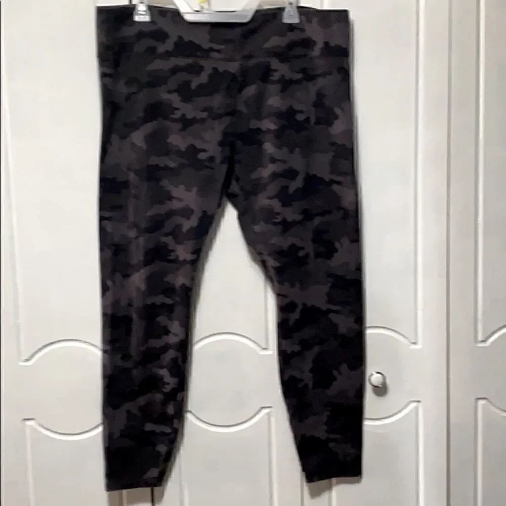 Wild Fable Gray Camouflage Leggings size 2X
